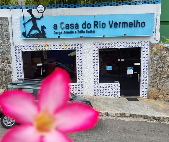 Casa do Rio Vermelho (Salvador): Transformada em memorial, é a casa onde os escritores Jorge Amado e Zélia Gattai viveram durante 40 anos, na Rua Alagoinha 33. Tem farto material audiovisual e objetos de uso pessoal. Um mergulho no universo de um dos escritores mais marcantes da literatura brasileira.
