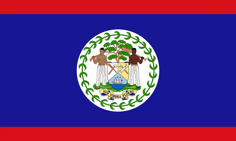 A bandeira do Belize é a única que retrata pessoas. Mostra dois homens segurando o brasão nacional. 