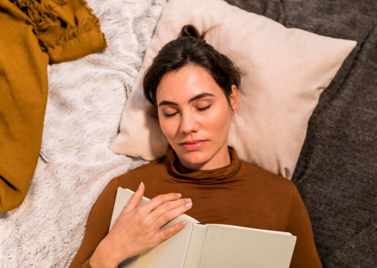 Um dos pontos mais importantes para alguém ter uma boa saúde é conseguir dormir bem. No sono conseguimos repor as energias. Confira dicas importantes para você evitar a insônia e acordar mais disposto: