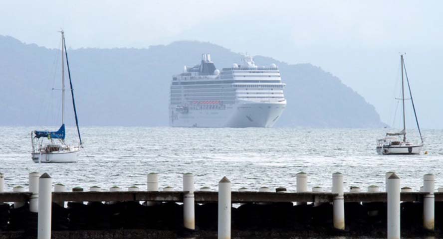 Ubatuba, SP - Localizada no litoral norte de São Paulo, é conhecida por suas 102 praias paradisíacas. O porto da cidade recebe escalas de grandes navios de cruzeiro. A cidade investe em infraestrutura para incrementar esse tipo de turismo.  - Divulgação/Prefeitura M. de Ubatuba