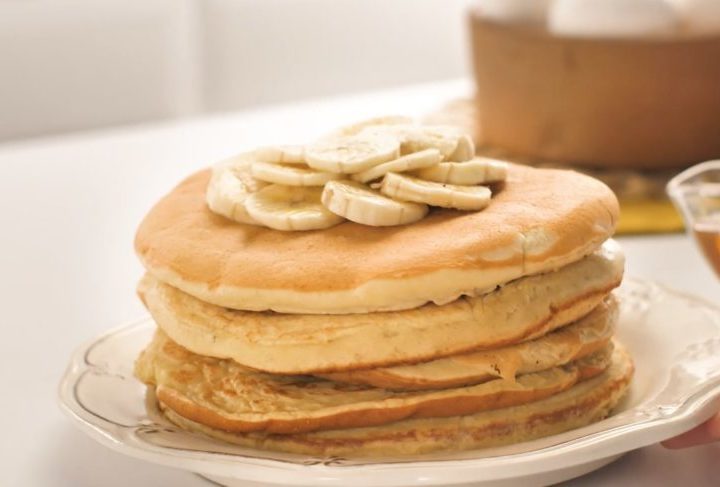 Panqueca de banana - Uma alternativa para os adeptos da dieta “low carb”, a panqueca feita com banana é baixa em carboidratos por levar farinha de aveia. Pode ser servida com canela polvilhada, mel e frutas vermelhas ou da estação. 