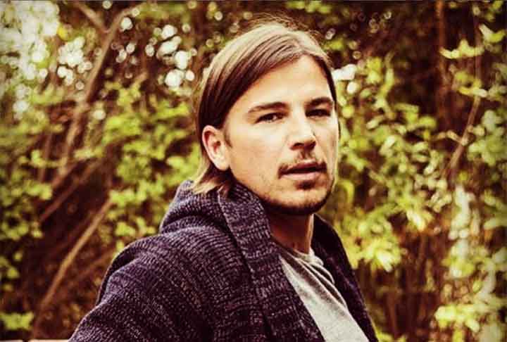 “Manter Hollywood à distância foi a melhor coisa para a minha saúde mental e para a minha carreira. Acho que tive a sorte de entender muito cedo que quero ter uma vida boa em casa, podendo fazer coisas criativas e maravilhosas, e isso é um imenso privilégio”, explicou na ocasião.
