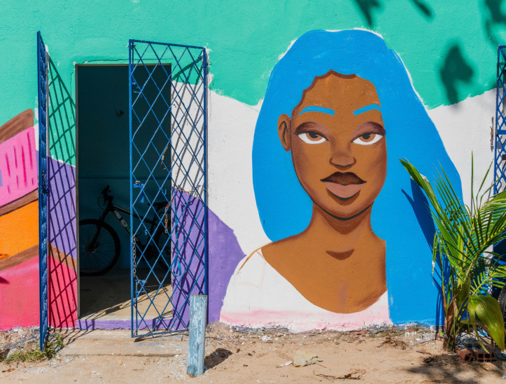 FORTALEZA, CEARÁ, BRASIL, 20-07-2025: Atividades do Festival Bora, na Barraca Foi Sol, na Praia da Leste Oeste, com realização de mutirão de grafite e treino ao ar livre. (Foto: Fernanda Barros/ O Povo)