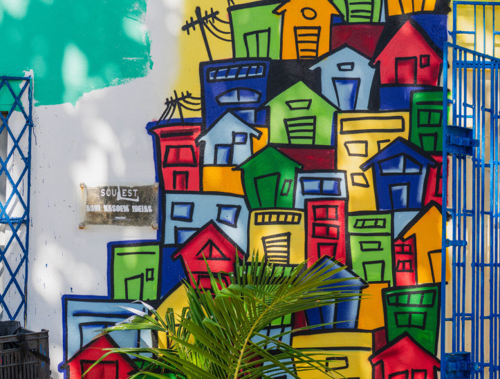 FORTALEZA, CEARÁ, BRASIL, 20-07-2025: Atividades do Festival Bora, na Barraca Foi Sol, na Praia da Leste Oeste, com realização de mutirão de grafite e treino ao ar livre. (Foto: Fernanda Barros/ O Povo)