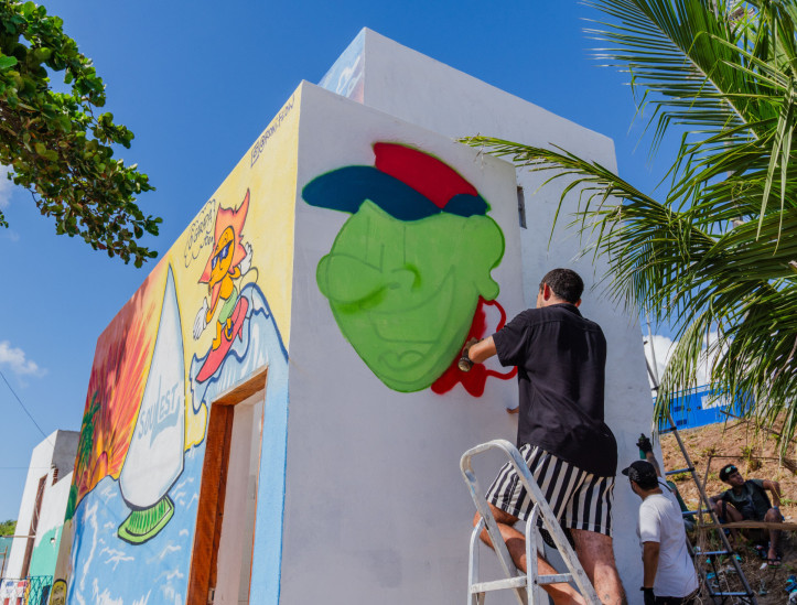 FORTALEZA, CEARÁ, BRASIL, 20-07-2025: Atividades do Festival Bora, na Barraca Foi Sol, na Praia da Leste Oeste, com realização de mutirão de grafite e treino ao ar livre. (Foto: Fernanda Barros/ O Povo)