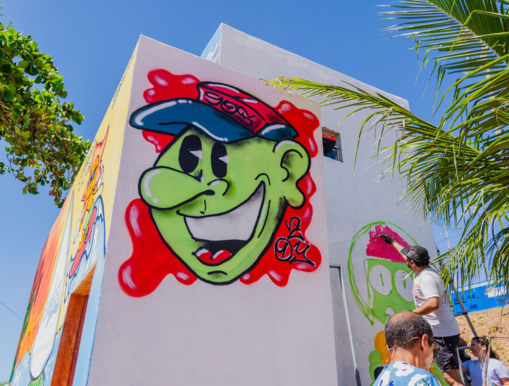 FORTALEZA, CEARÁ, BRASIL, 20-07-2025: Atividades do Festival Bora, na Barraca Foi Sol, na Praia da Leste Oeste, com realização de mutirão de grafite e treino ao ar livre. (Foto: Fernanda Barros/ O Povo)