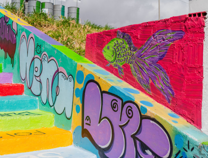 FORTALEZA, CEARÁ, BRASIL, 20-07-2025: Atividades do Festival Bora, na Barraca Foi Sol, na Praia da Leste Oeste, com realização de mutirão de grafite e treino ao ar livre. (Foto: Fernanda Barros/ O Povo)