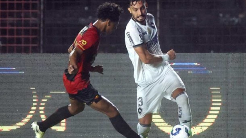 Cuiabano decide, Botafogo faz 1 a  0 na Ilha do Retiro e sobe para o quinto lugar no Brasileirão