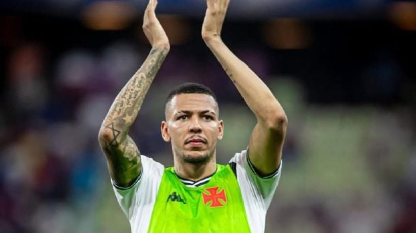 Jogador fez somente oito jogos pelo Cruz-Maltino e voltou para Portugal para defender o Rio Ave, que o comprou em definitivo 