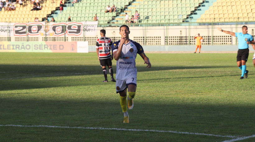 O Horizonte derrotou o Santa Cruz por 2 a 0 no jogo realizado no Doming&atilde;o, neste domingo, 20