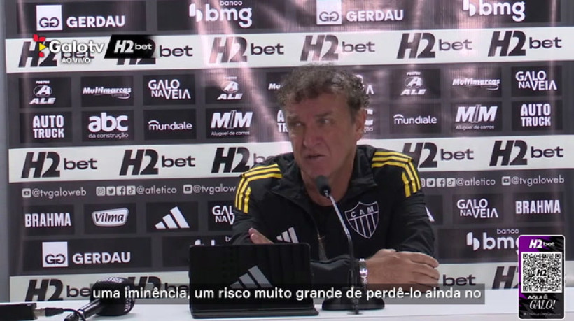 Cuca explica substituição de Gabriel Menino contra Palmeiras