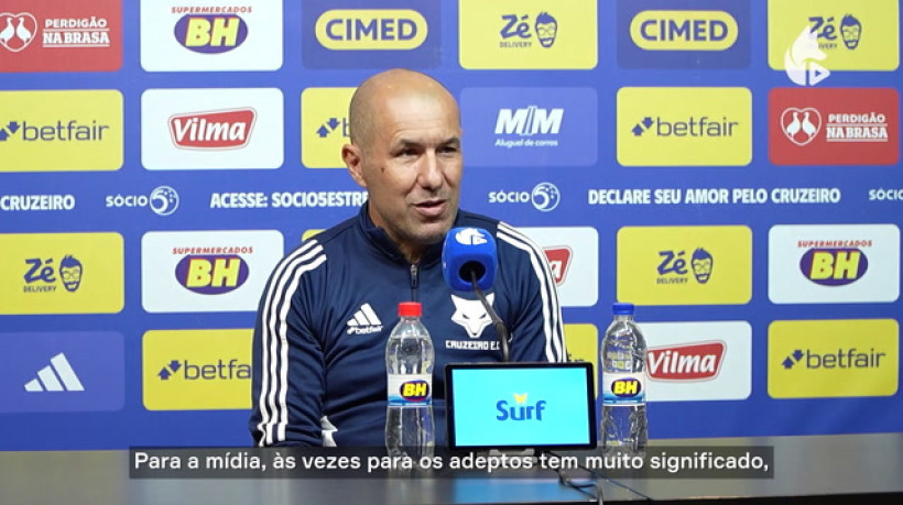 Leonardo Jardim evita expectativas de título: 'É muito precoce' 