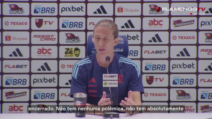 Filipe Luís celebra gol de Pedro e diz: 'Assunto encerrado'