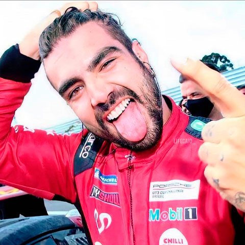 Os dois também têm uma amizade muito bonita e de longa data. O carinho de um pelo outro é tamanho que eles têm uma tatuagem que simboliza essa união. 