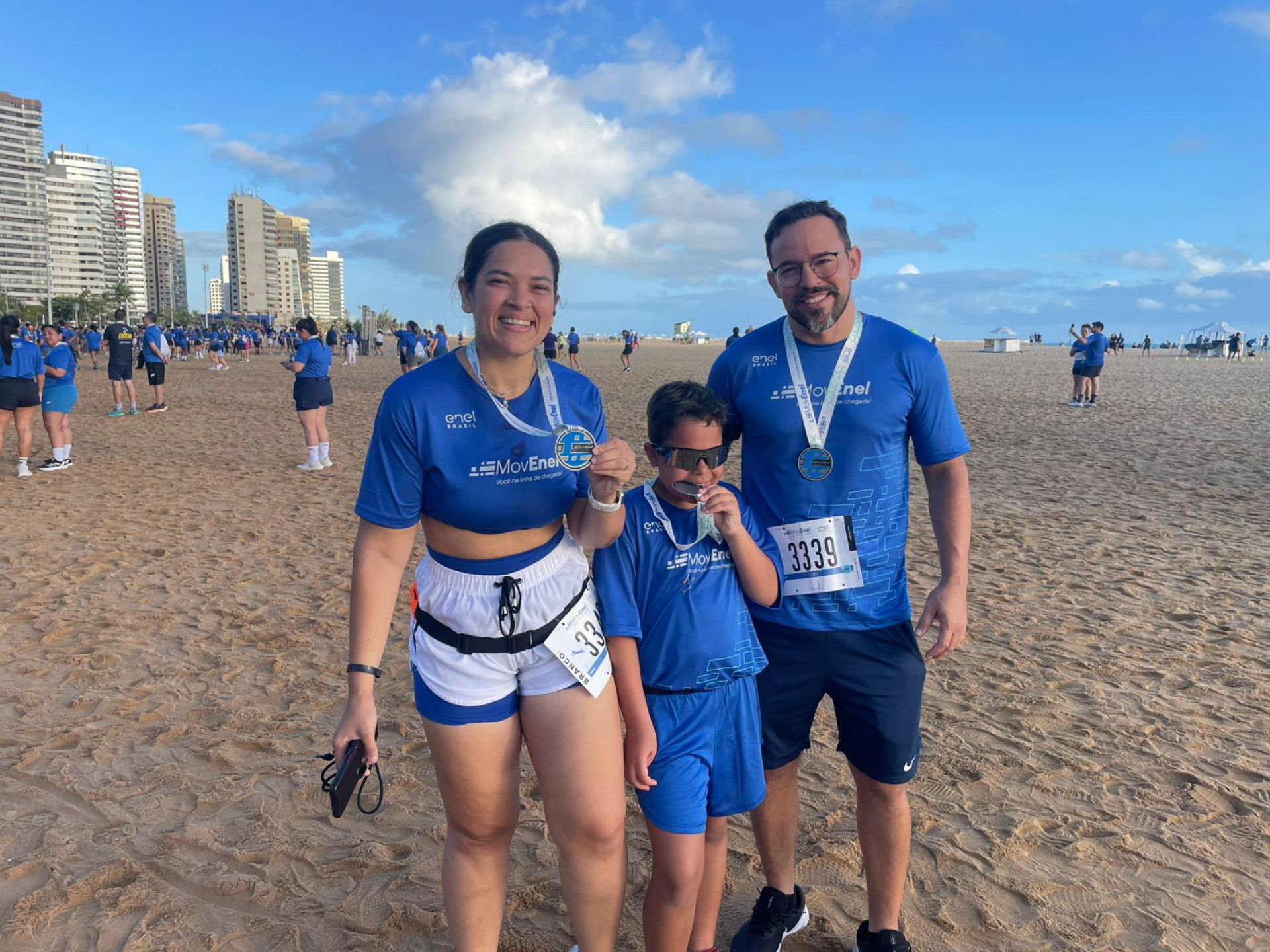 Amanda Rodrigues, Ícaro e Iury Cavalcante no pós-prova da Corrida MOV Enel