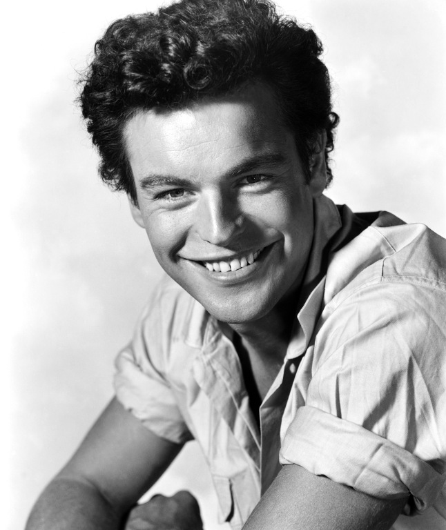 Nsacido em 10/2/1930, Detroit, no Michigan, Robert Wagner começou a carreira em 1951, no filme The Frogmen. 
