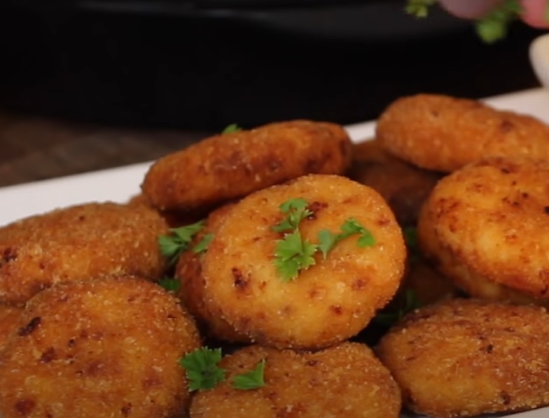 Nuggets - Mais um exemplo de lanche que tem aspecto de ser rico em proteína (afinal, é frango), mas, na verdade, tem baixo conteúdo proteico e alto teor de sal e gordura. De vez em quando, tudo bem. Mas não dá pra exagerar. 