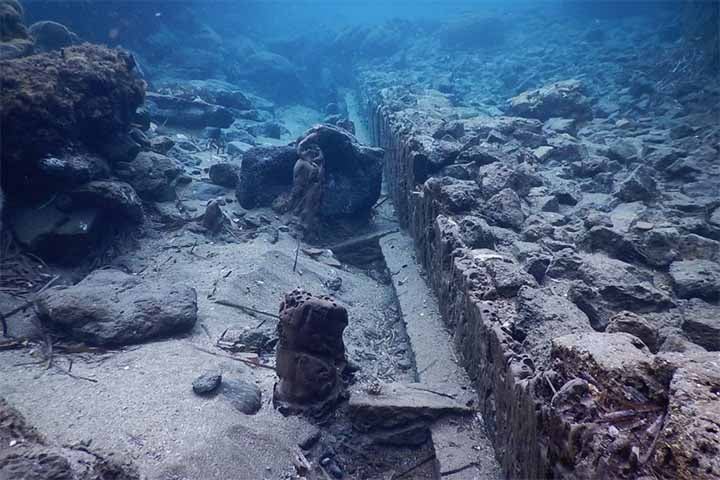 O chumbo, por sua vez, veio da Espanha, algo que mostra a profunda ligação e importância de Aenaria para o Império Romano