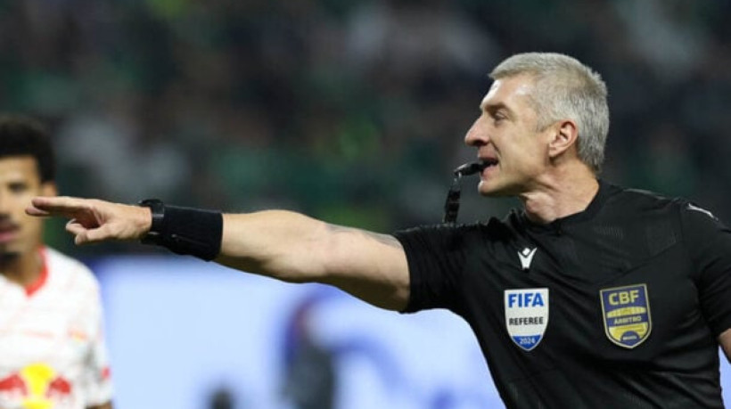 Treinador de goleiros Marcelo Carpes foi expulso no clássico contra o São Paulo após xingar o juiz