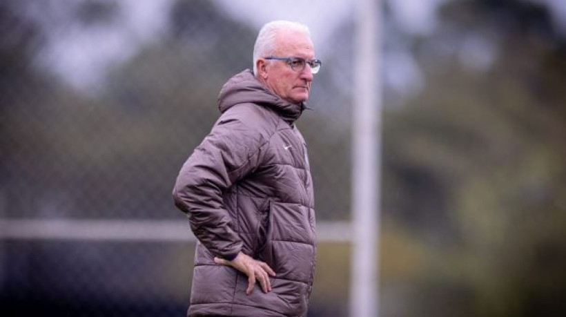 Osmar Stabile comentou a situação do treinador após nova derrota e minimizou episódio com Memphis Depay