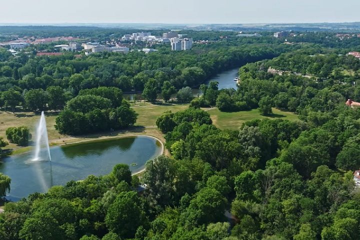 Esse lago ficava ao sul da atual cidade de Halle e foi um ponto de atração para grupos humanos e animais durante o Eemiano, época em que o clima era mais ameno.