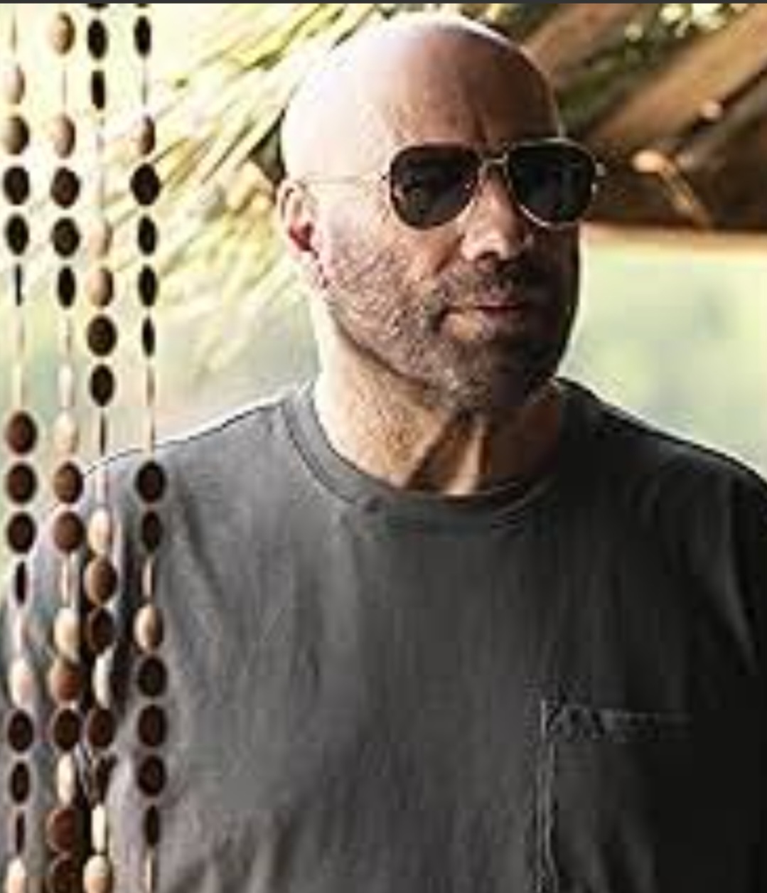 E o mais curioso é que Travolta não se deixa abalar. E está com um terceiro Cash Out na manga. E ainda ingressou em mais quatro projetos.