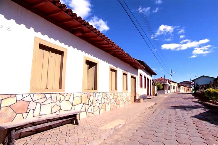 Niquelândia, município onde fica a lagoa, fica no norte do estado, a cerca de 300 km de Goiânia.
