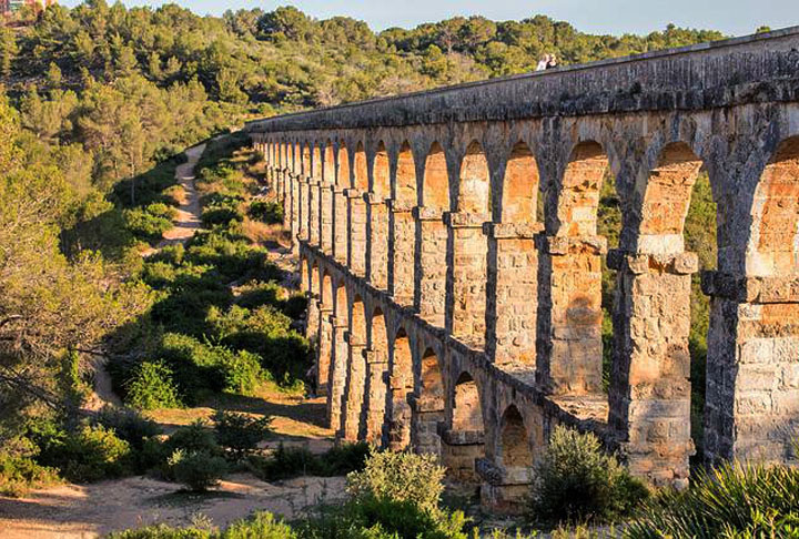 Ponte do Diabo (Espanha) - O Aqueduto de Les Ferreres foi construído no Império Romano para levar água à antiga Tarraco, hoje cidade de Tarragona. Acredita-se que foi erguido no tempo do Imperador Augusto (27 a.C a 14 d.C).