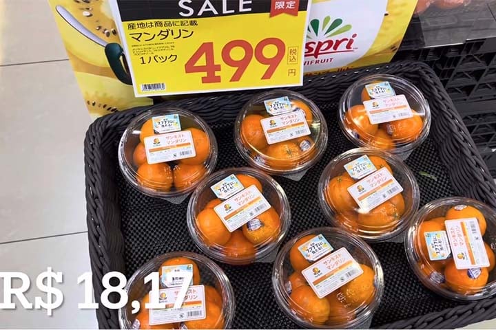 Outro canal que mostrou o preço das frutas no Japão foi o Kiyohito Koga. De acordo com o que eles mostraram para o espectador, a tangerina custa R$ 18,17.
