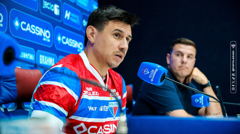 Adam Bareiro em apresentação oficial na sala de imprensa do Fortaleza