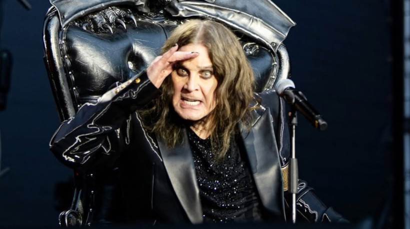 O cantor Ozzy Osbourne se envolveu em polêmicas e rumores durante a carreira