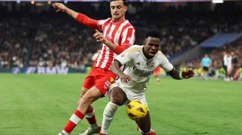 Lateral de 22 anos chega do Almería por 16 milhões de euros; clube superou concorrência de Milan, Barcelona e Wolverhampton