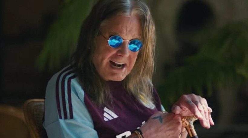 Torcedor símbolo do clube inglês, cantor faleceu em Birmingham, nesta segunda-feira (22), aos 75 anos