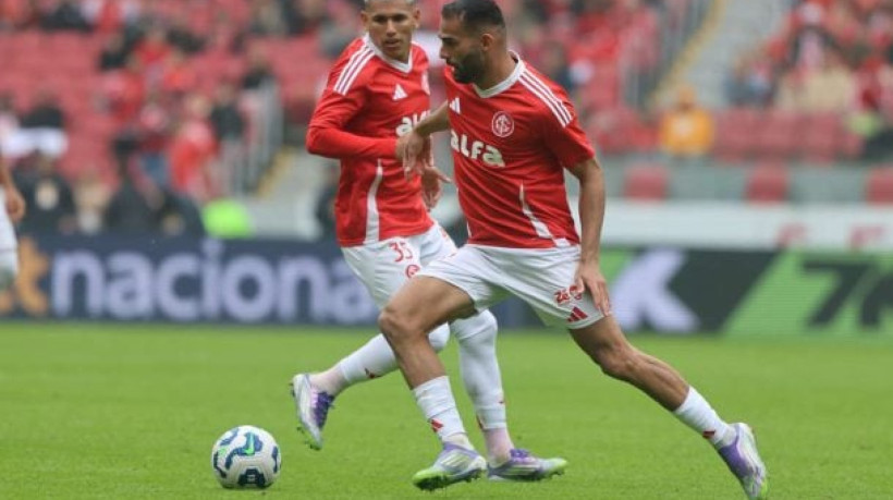 Jogador esteve próximo de retornar ao Santos duas vezes. Ele voltou a ser opção como primeiro volante no Colorado, sua posição de origem