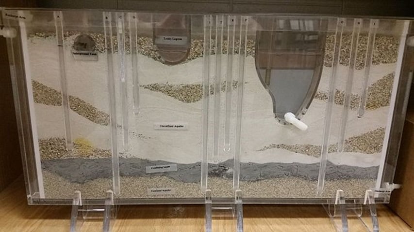 Aquíferos são reservatórios subterrâneos de água onde é possível extrair grande quantidade de água.