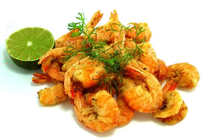 Existem diversos frutos do mar que são alimentos saudáveis e com um sabor inigualável. Eles trazem benefícios à saúde se forem consumidos de forma equilibrada e são ricos em cálcio.  Peixes, lagostas, polvos, lulas, mexilhões, ostras, camarões e atuns apresentam em suas composições este rico nutriente, que traz muitos benefícios à saúde. 