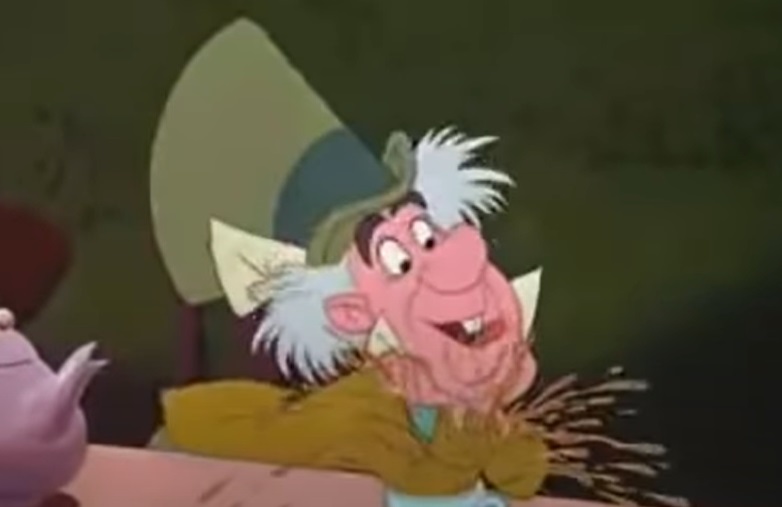 Personagem: Chapeleiro Louco - Filme: Alice no País das Maravlhas - Ele não aparece muitas vezes na história, porém seu jeito único e repleto de loucura é o suficiente para que as pessoas que viram Alice no País das Maravilhas lembrem do Chapeleiro Louco.