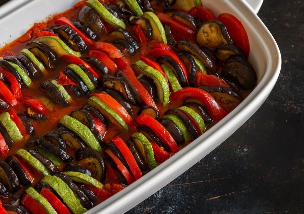 Como tem pouco carboidrato, a abobrinha tem baixo índice glicêmico, e, por isso, mantém os níveis de açúcar equilibrados.