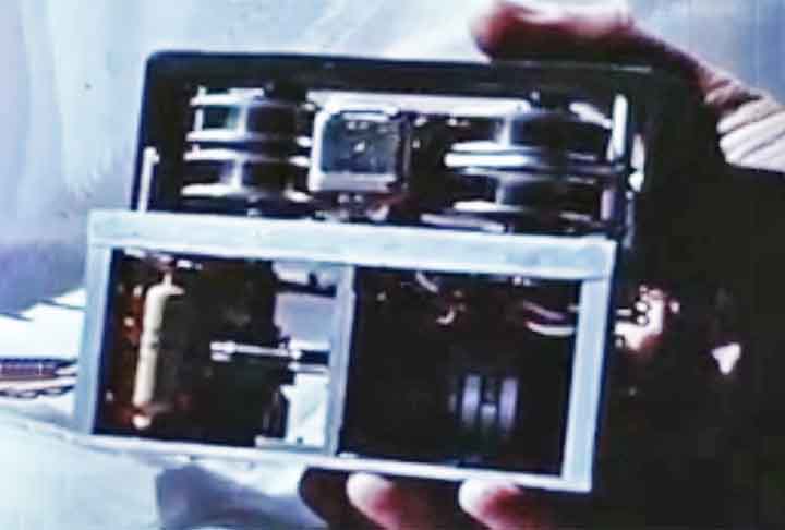 Existem regulamentações internacionais rigorosas que definem os padrões para a fabricação e uso das caixas-pretas. Organizações como a Organização Internacional da Aviação Civil (ICAO) estabelecem diretrizes para garantir que todas as aeronaves sejam equipadas com esses dispositivos.