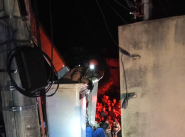 A equipe do CBMCE aguardou a Enel fazer o desligamento da rede elétrica para fazer o resgate do corpo da vítima e descê-lo do poste 