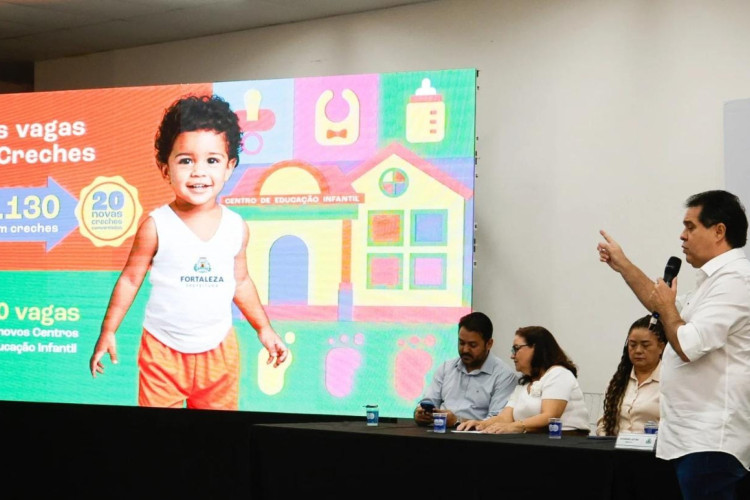 Prefeito Evandro Leitão durante o anúncio do projeto Fortaleza Educa. Entre as ações, abertura de mais vagas em creches a partir de agosto