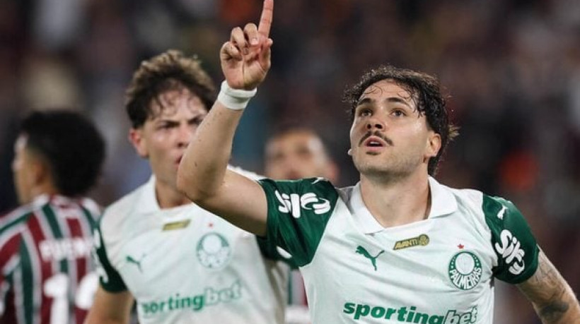 Tricolor sai na frente, mas concede virada para o Verdão com falhas de Fábio e Martinelli; Palmeiras sobe, e Flu estaciona no Brasileirão