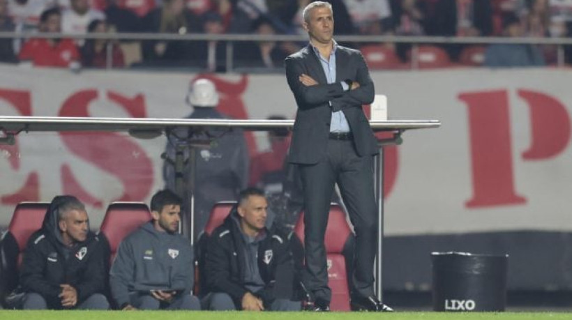 Camisa 8 sofreu uma fratura na região lombar e pode ficar até dois meses fora, forçando Crespo a mexer no time titular 