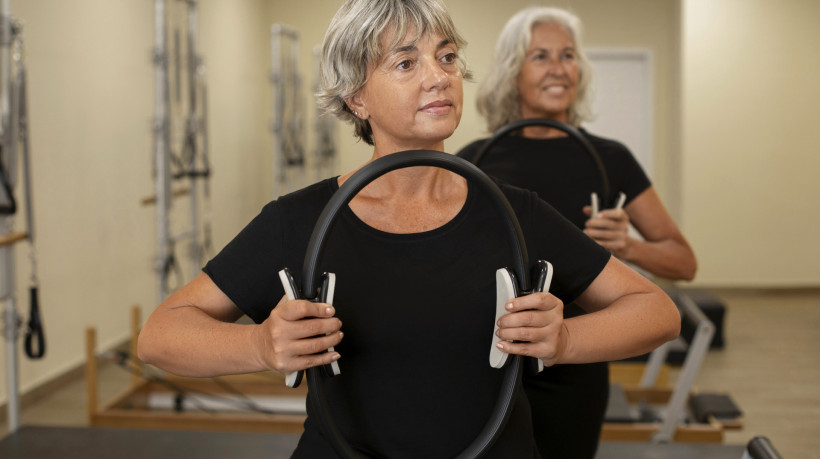 Mudanças hormonais da menopausa facilitam o aumento da gordura visceral e hepática; entenda 