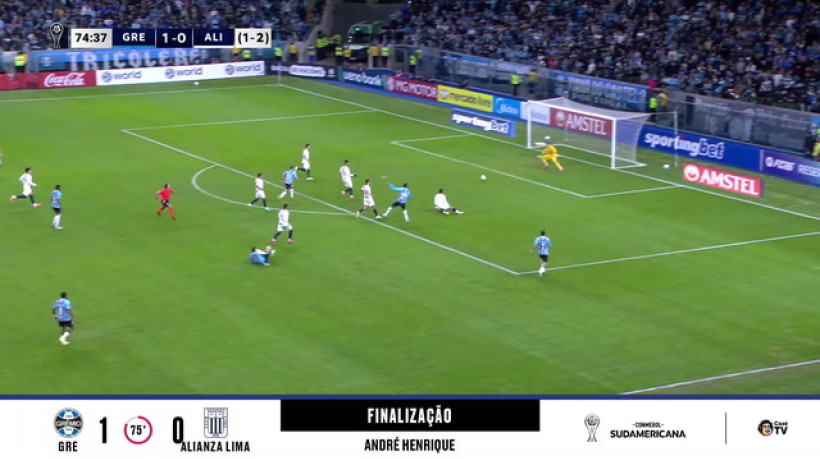 Na trave! André Henrique finaliza com categoria, mas bola para no poste