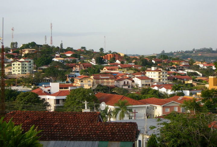 2ª) Águas de São Pedro (São Paulo) - Área: 3,612 km² | População: 3,4 mil habitantes | Densidade populacional: 955,4 hab./km².