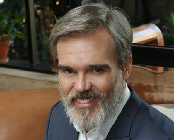 Dalton Vigh:  Antes da fama, o ator trabalhou como vendedor, corretor de imóveis e na parte administrativa de escritórios, além de ter estudado Publicidade na Universidade Metodista de São Paulo, mas não concluiu o curso. Ele chegou a lecionar inglês em um curso de idiomas por cerca de três anos. 