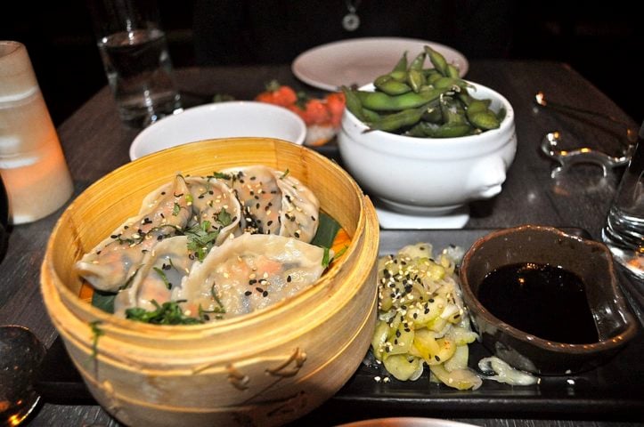 O Edamame é a soja ainda na vagem verde, encontrado em alguns países do continente asiático muito comum principalmente no Japão. Usado muitas vezes em bares chamado Izakaya, onde pode ser cozido, resfriado e adicionando uma pitada de sal