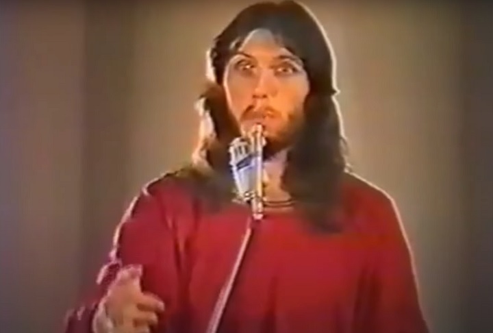 Com aparência messiânica — barba longa e cabelos compridos —, Torop afirmava ter renascido para transmitir a palavra divina de Deus.