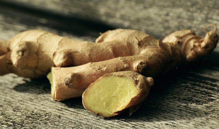 GENGIBRE - Possui propriedades antimicrobianas que eliminam bactérias bucais. Mastigue um pedaço fresco ou faça chá.